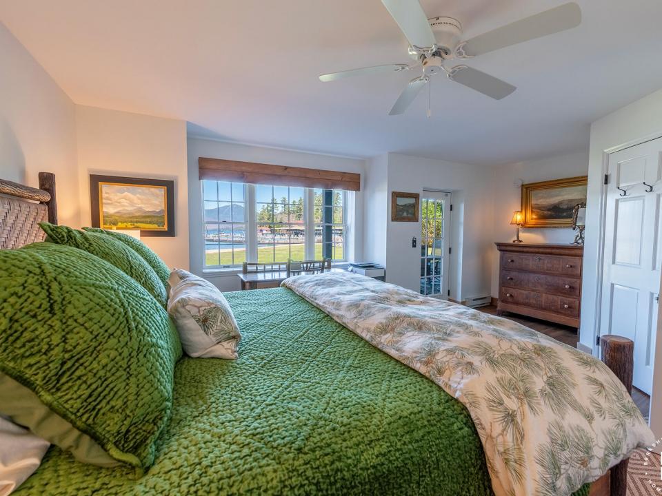 WatersEdge2InLakePlacid_Bedroom1_View