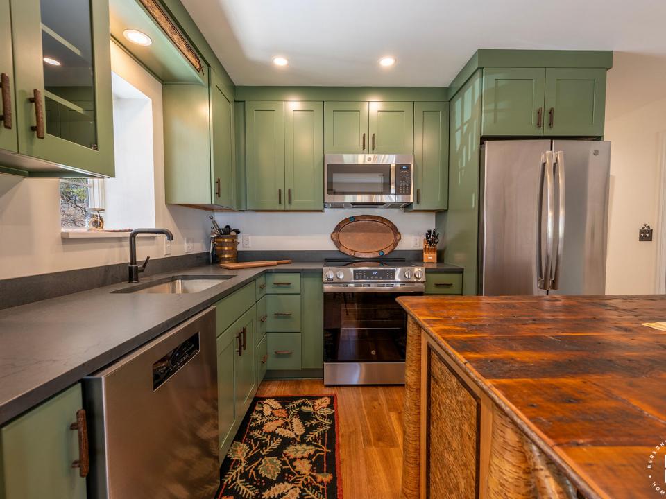 WatersEdge2InLakePlacid_Kitchen_Stove
