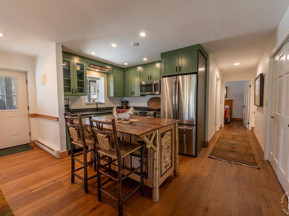 WatersEdge2InLakePlacid_Kitchen