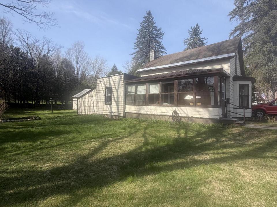 Pic 27 side of house