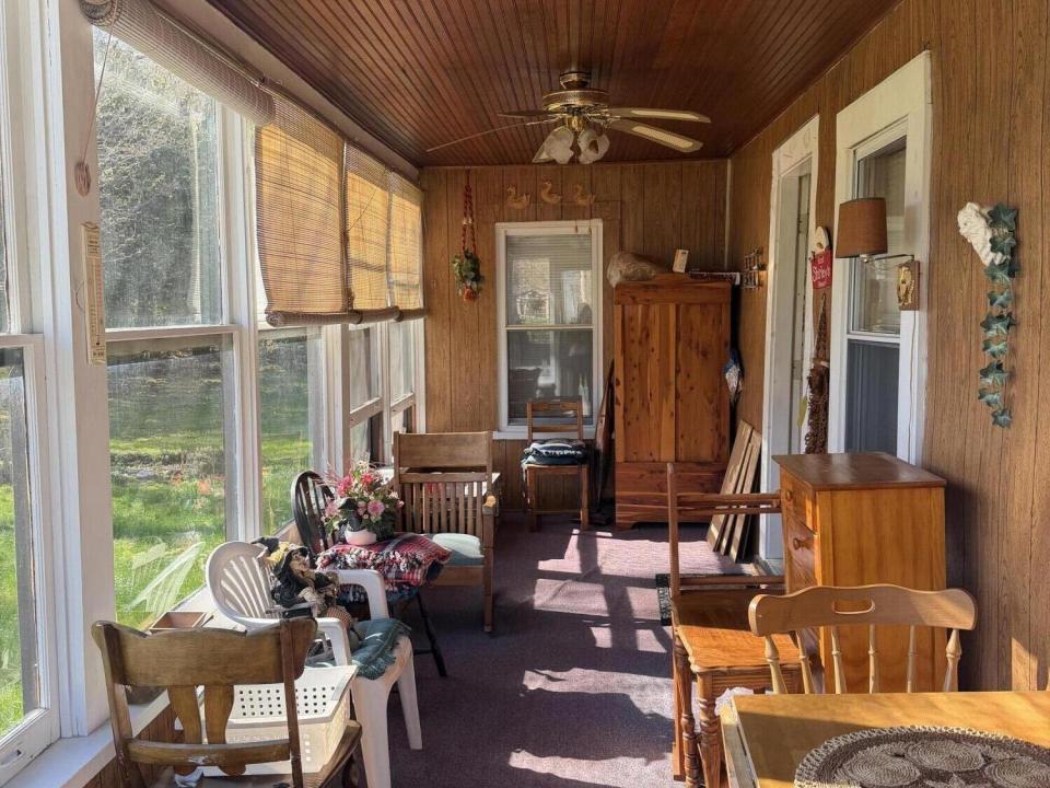 Pic 11-Enclosed Porch