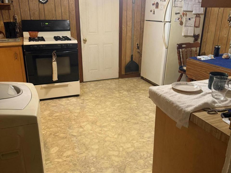 Pic 7 Floor 1 kitchen