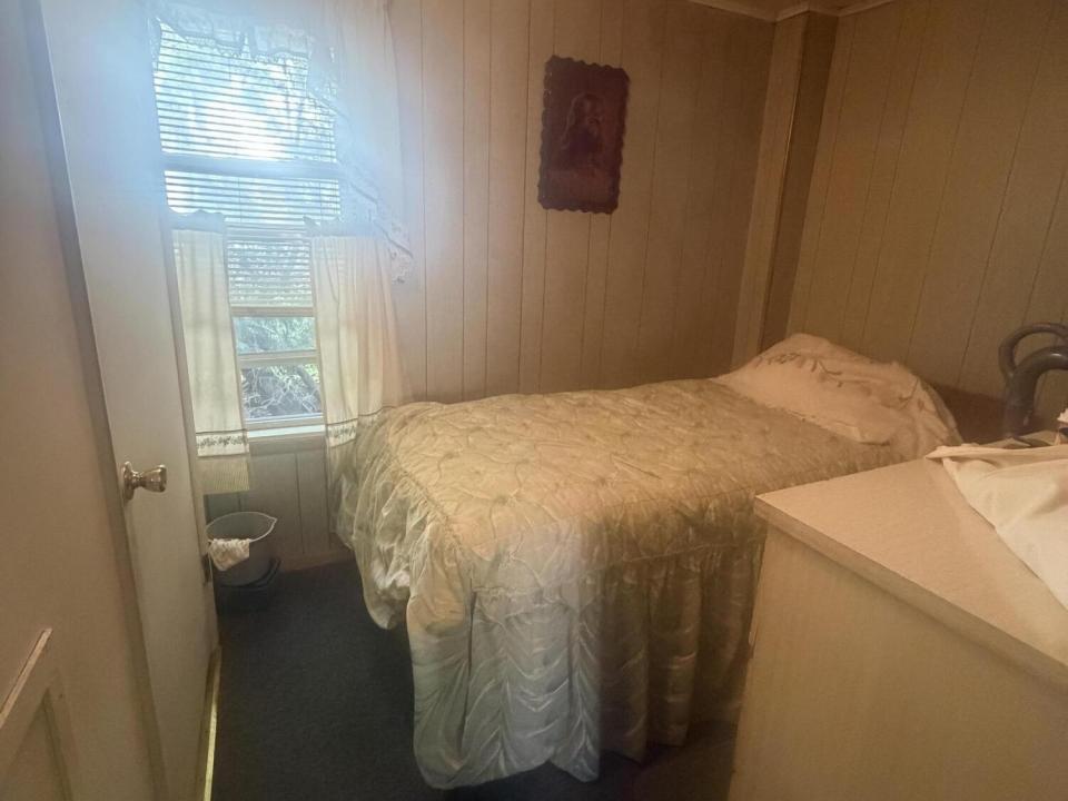 Pic 19 downstairs spare bedroom