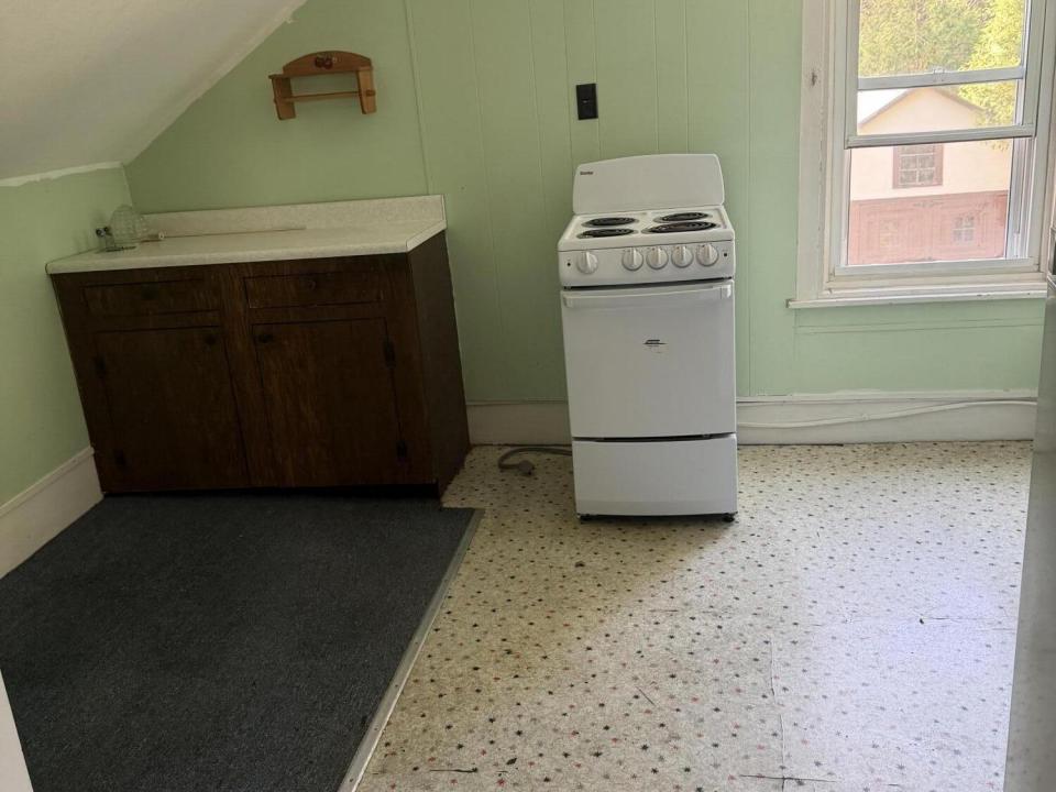 Pic 14-upstairs kitchen