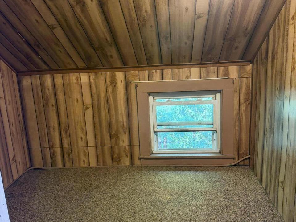 Pic 12-Upstairs bedroom