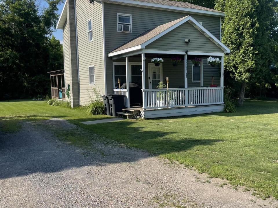 EBA4BBE5-42E3-4FE6-A2AA-853FAB73A4FD