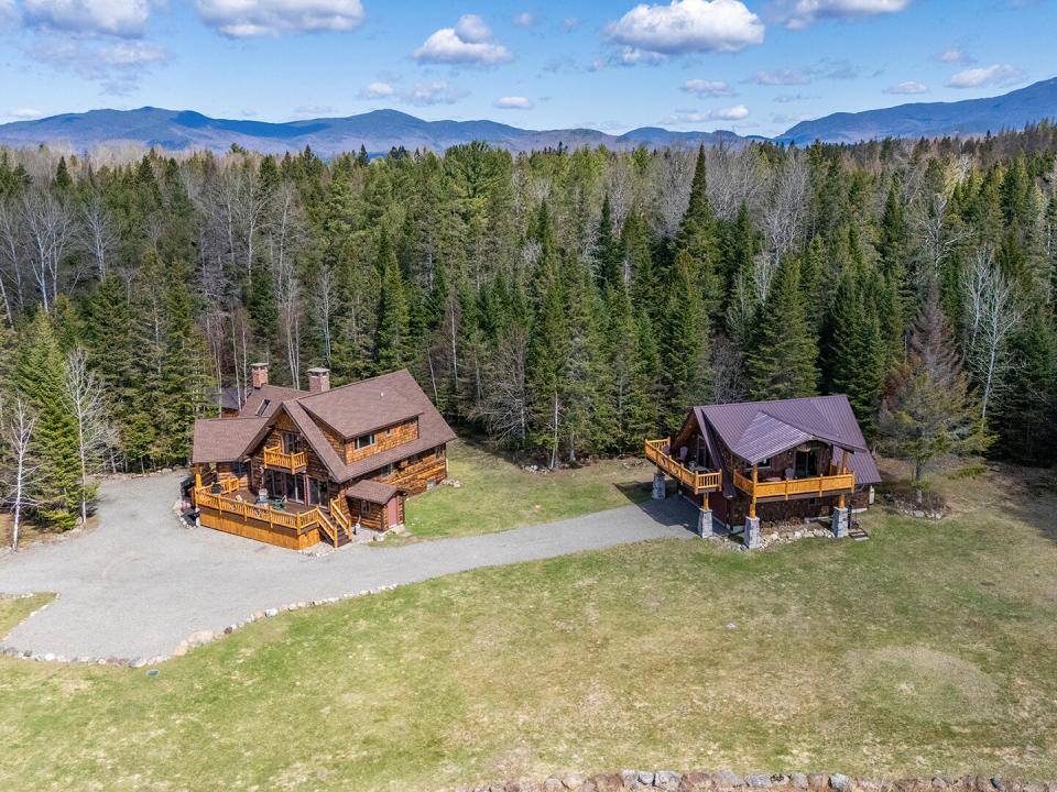 LakePlacidHomeOnCoyote_A_Exterior_Mtns