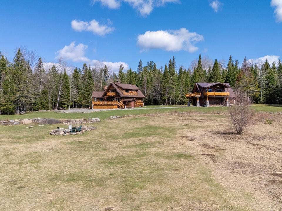 LakePlacidHomeOnCoyote_A_Exterior_Yard_L