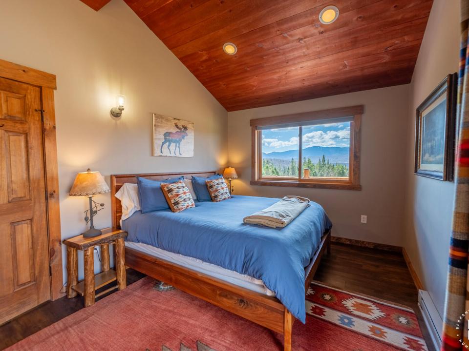 LakePlacidHomeOnCoyote_GH_Bedroom
