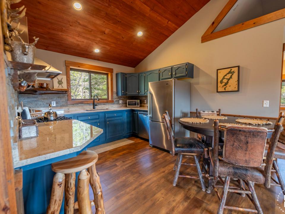 LakePlacidHomeOnCoyote_GH_Kitchen