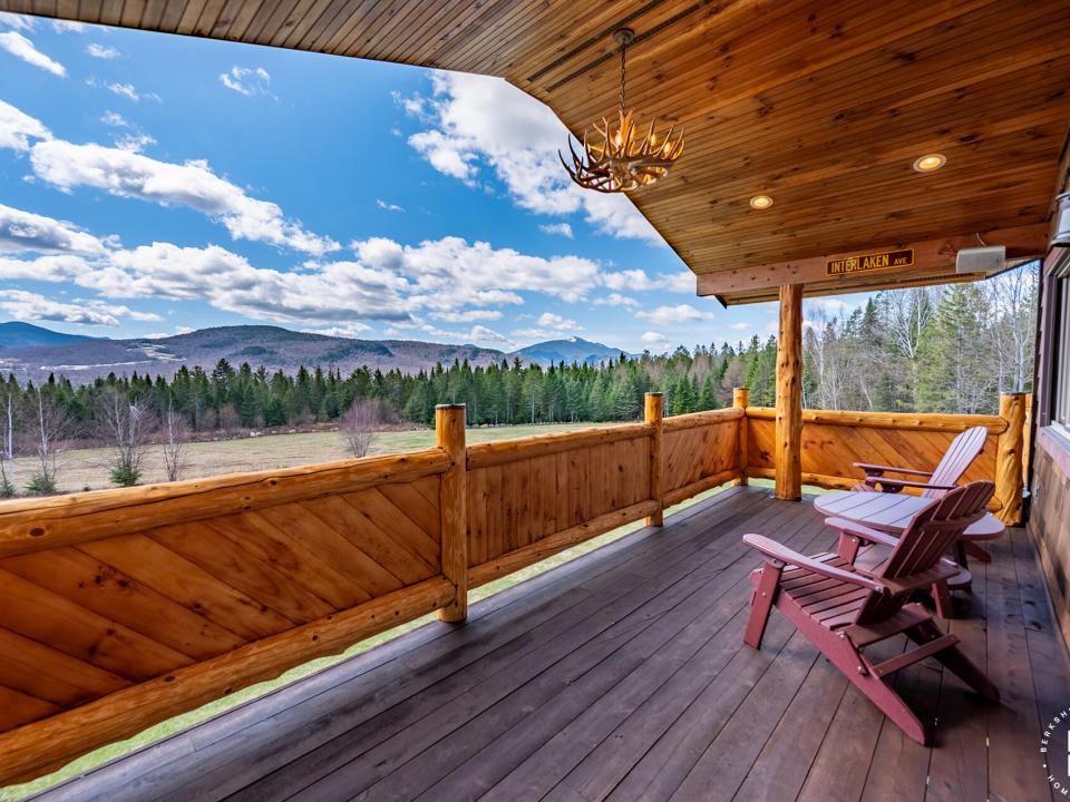 LakePlacidHomeOnCoyote_GH_SideDeck