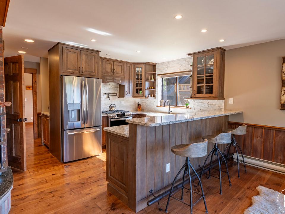 LakePlacidHomeOnCoyote_Kitchen