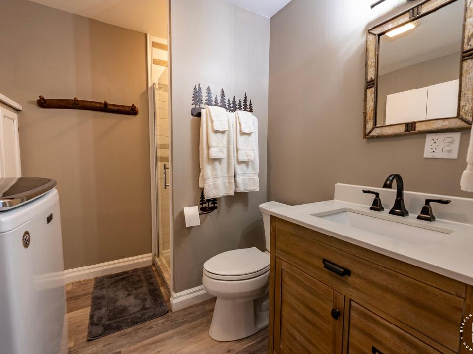 LakePlacidHomeOnCoyote_LowerLevel_Bathro