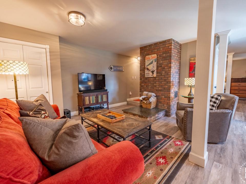 LakePlacidHomeOnCoyote_LowerLevel_Den