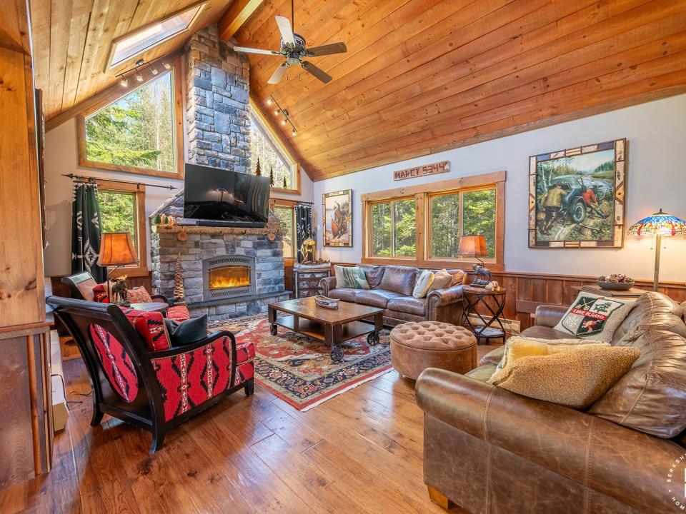 LakePlacidHomeOnCoyote_LR