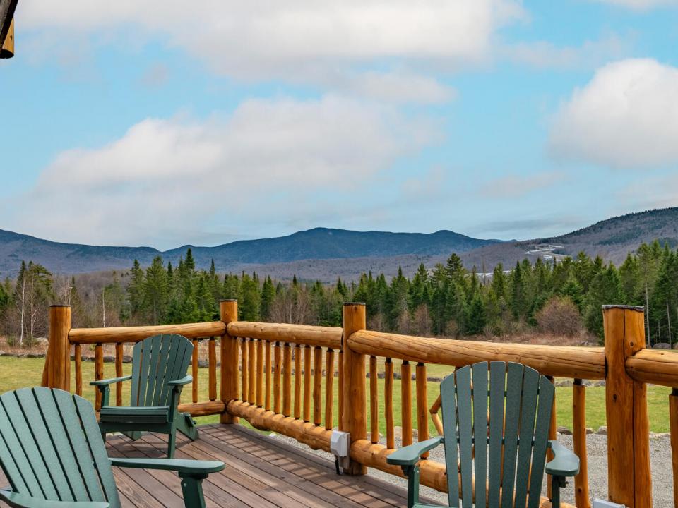 LakePlacidHomeOnCoyote_Deck_V