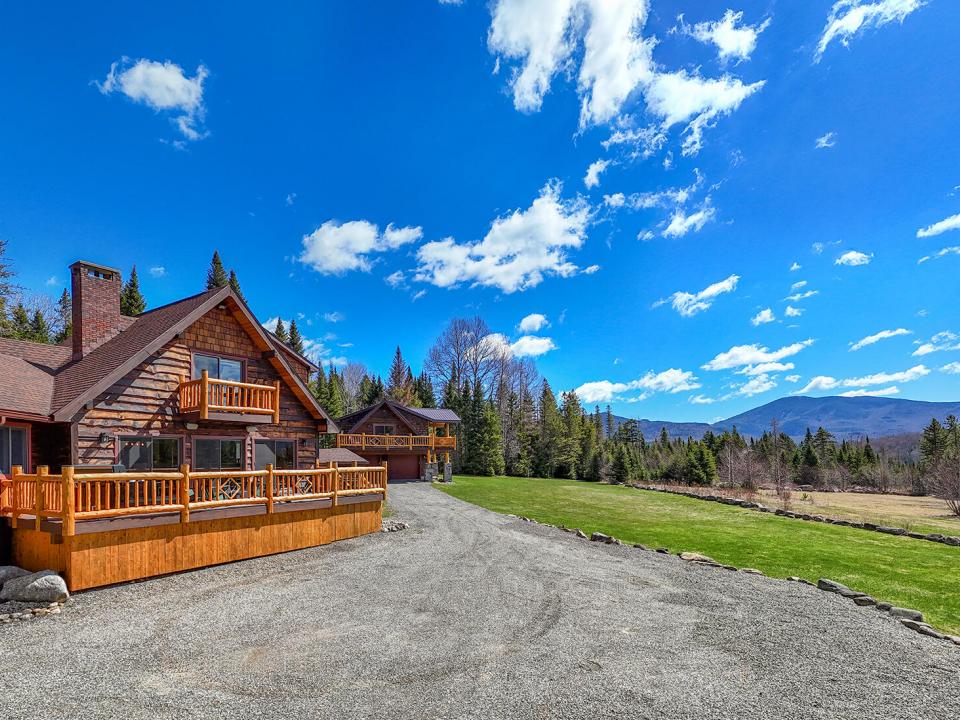 LakePlacidHomeOnCoyote_A_Exteriors_WA_C