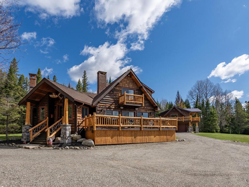 LakePlacidHomeOnCoyote_Exterior_MH_C