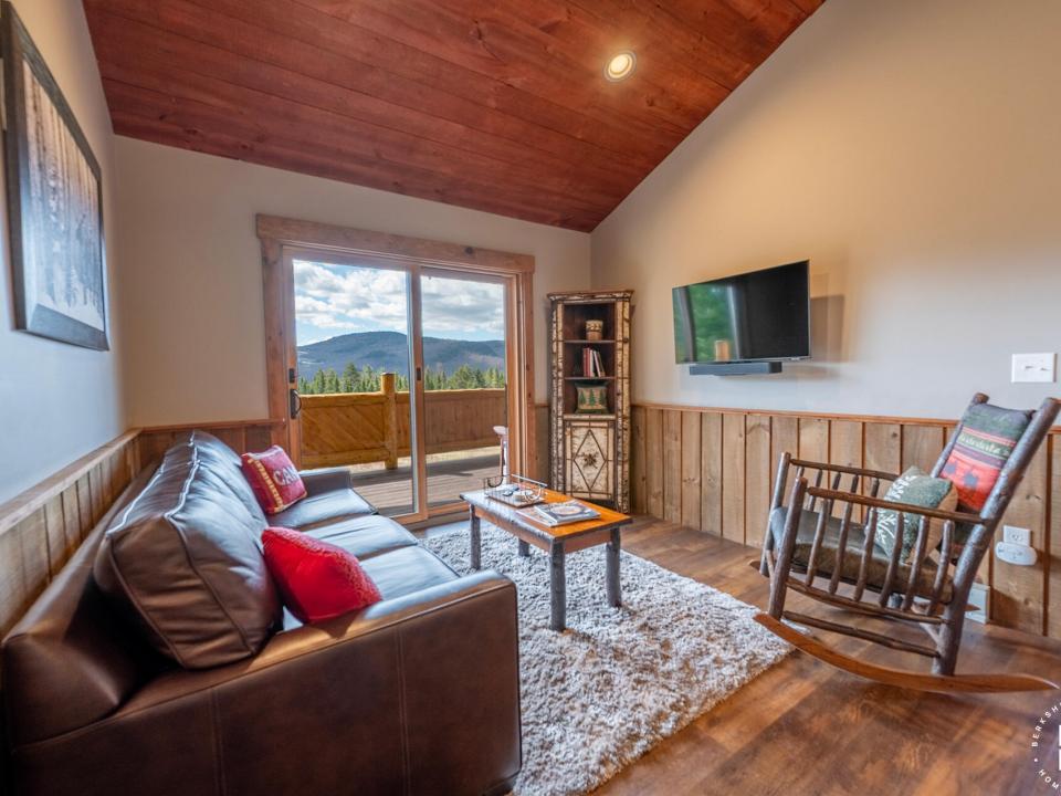 LakePlacidHomeOnCoyote_GH_LR