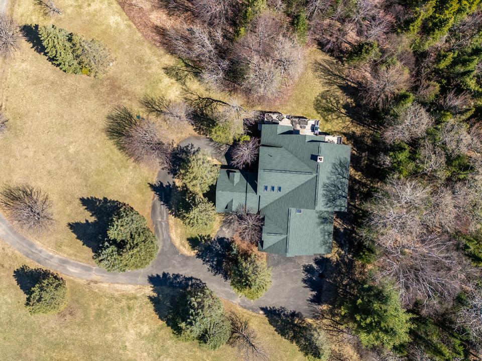 AdirondackHomeOnJohnBrownRd_A_Above_Driv