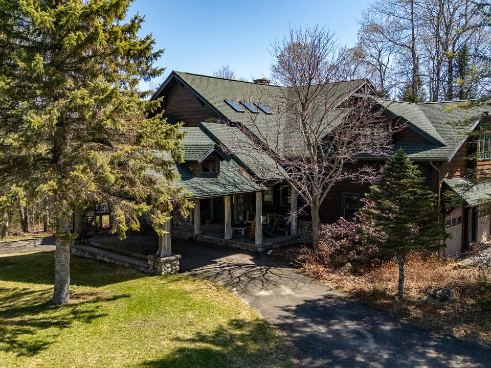 AdirondackHomeOnJohnBrownRd_A_Exterior