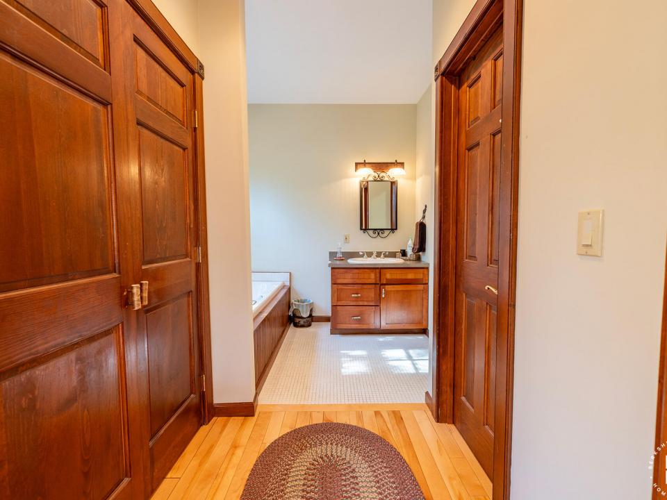 AdirondackHomeOnJohnBrownRd_Bedroom1_Clo