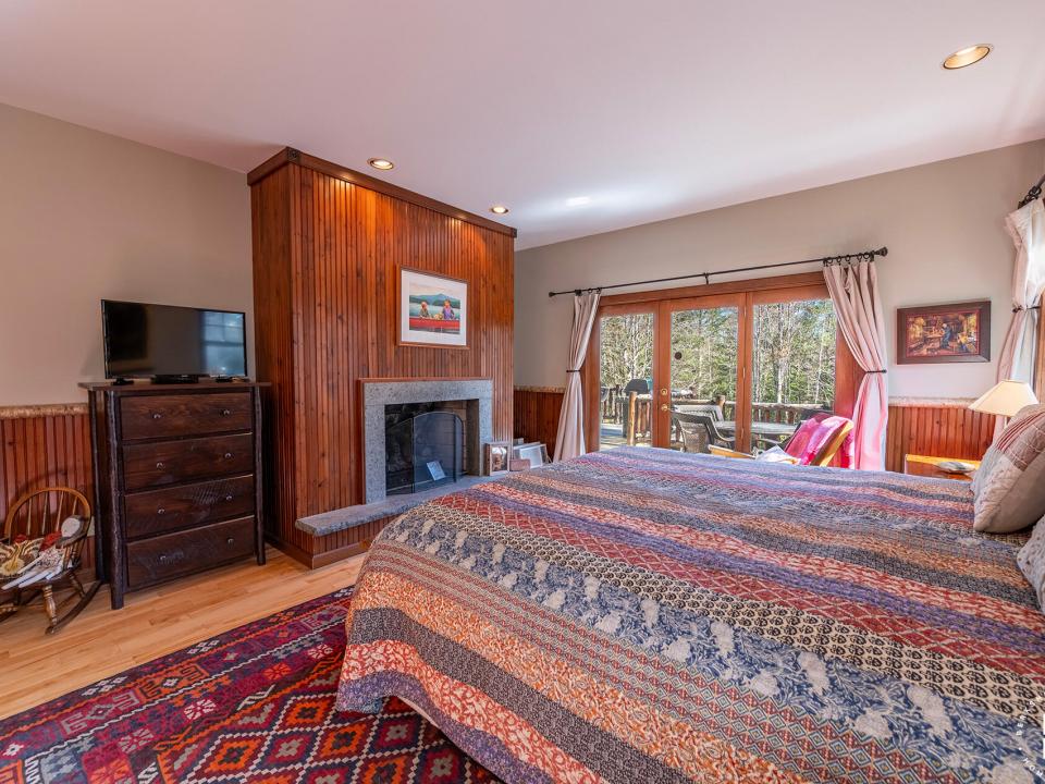 AdirondackHomeOnJohnBrownRd_Bedroom1_Fir