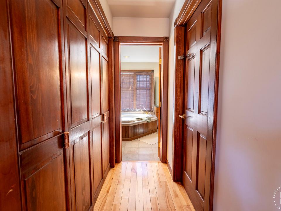 AdirondackHomeOnJohnBrownRd_Bedroom2_Clo