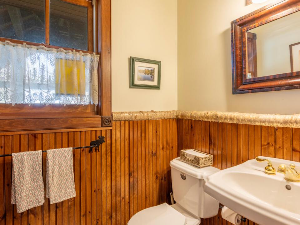 AdirondackHomeOnJohnBrownRd_HalfBath