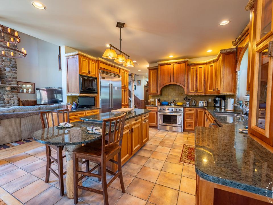 AdirondackHomeOnJohnBrownRd_Kitchen_R