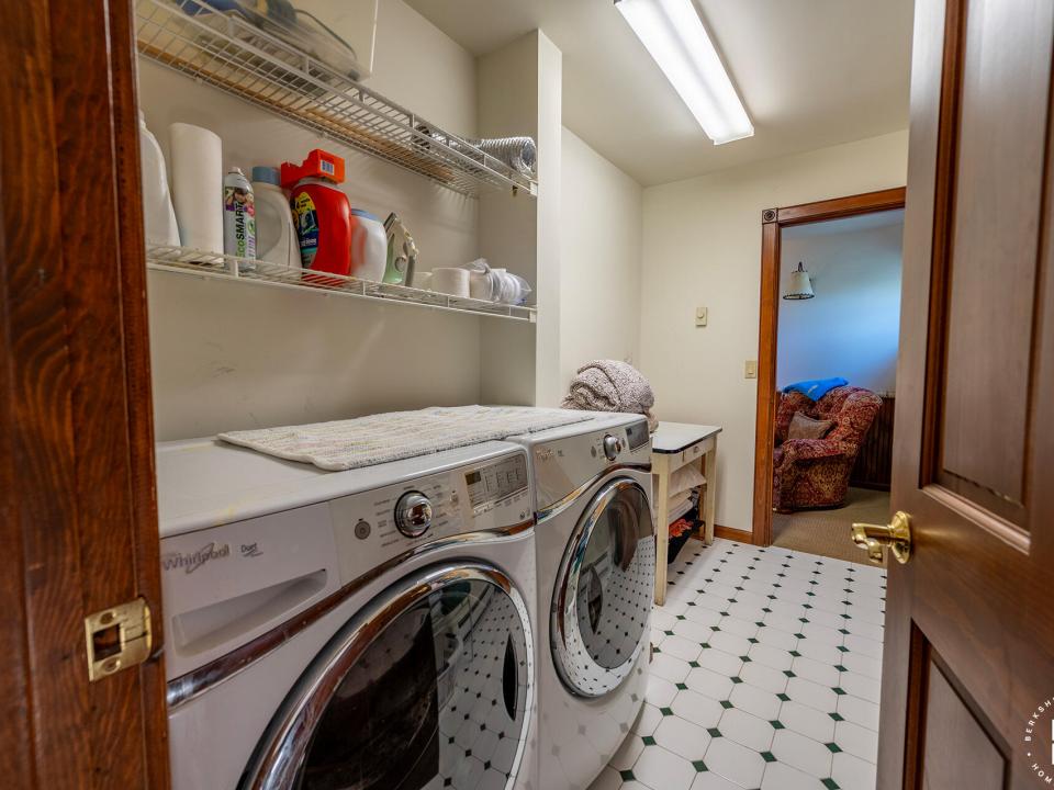 AdirondackHomeOnJohnBrownRd_Laundry