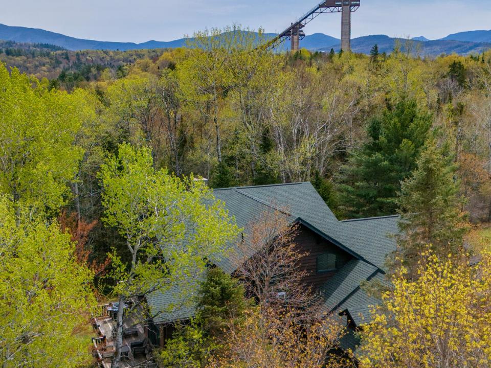 RentalJohnBrown_Exterior_SkiHumps_V