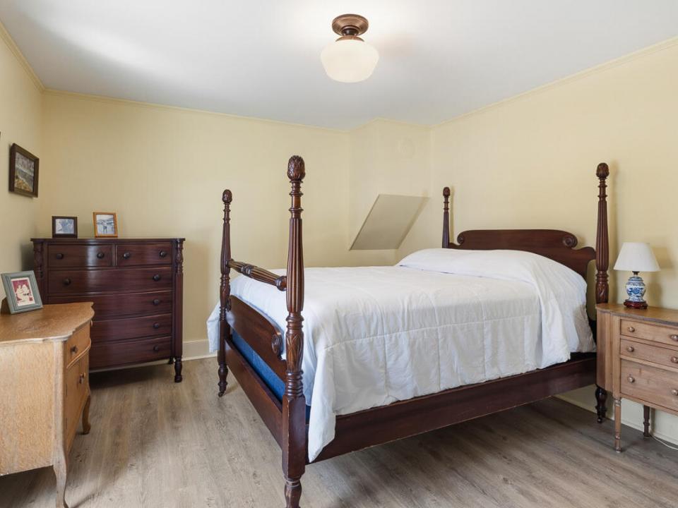 Upstairs Bedroom #2