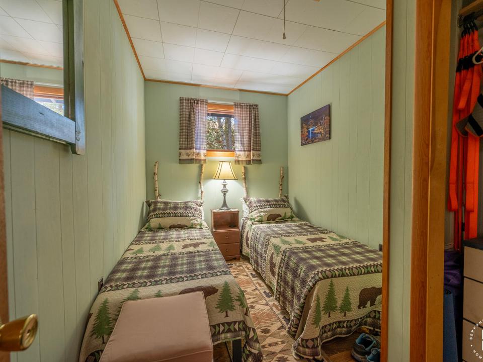 CampOnFishCreekPonds_Bedroom2