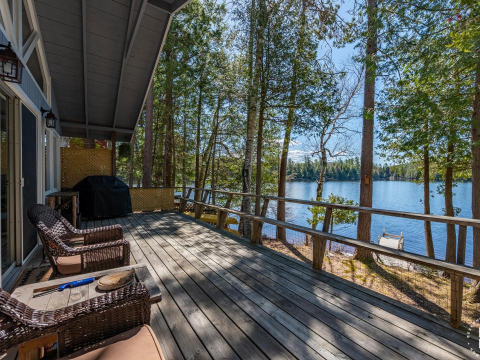 CampOnFishCreekPonds_Deck_R