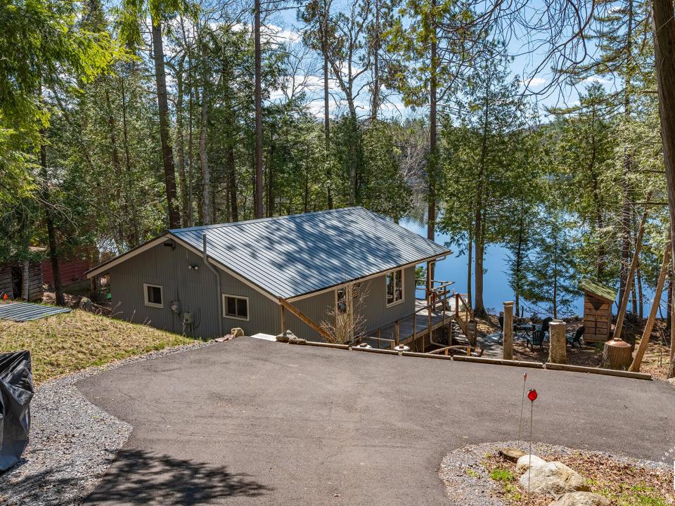 CampOnFishCreekPonds_Exterior_From_Drive