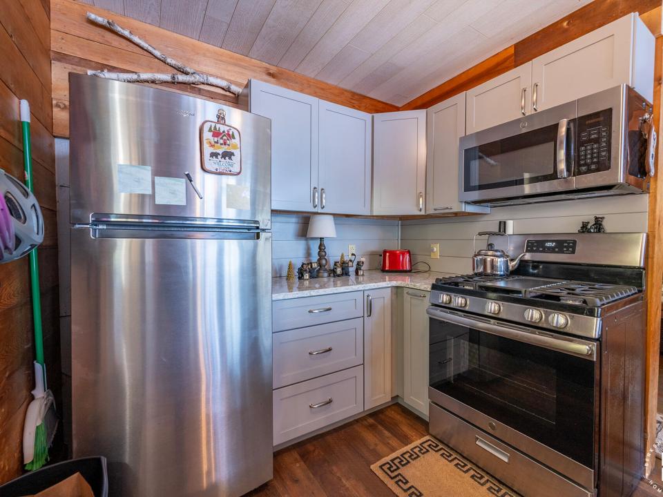 CampOnFishCreekPonds_Kitchen_Stove