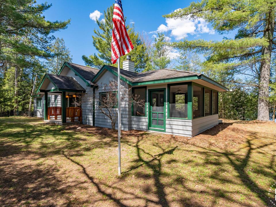 HomeOnStonyCreekPonds_Exterior_R