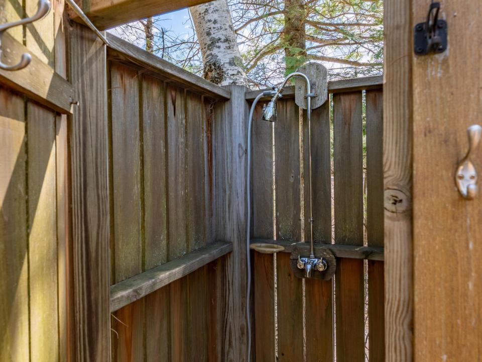 HomeOnStonyCreekPonds_OutdoorShower