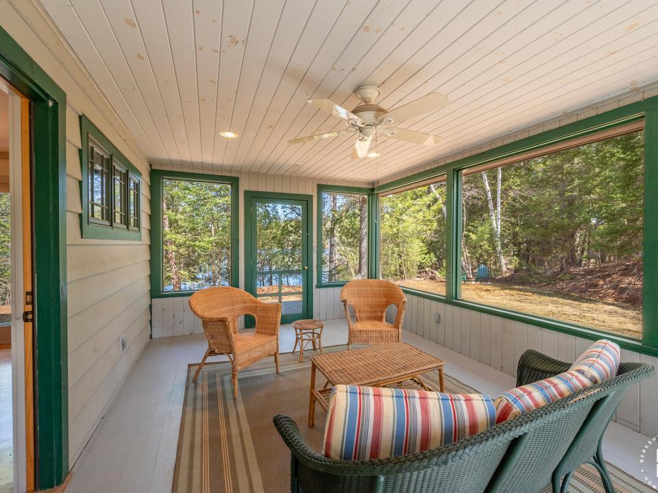 HomeOnStonyCreekPonds_ScreenedPorch_To_P