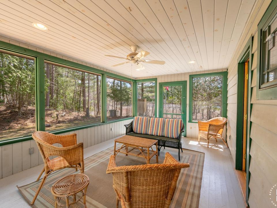 HomeOnStonyCreekPonds_ScreenedPorch