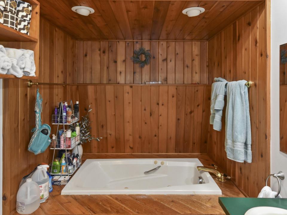 Apt 7 Soaking Tub copy_