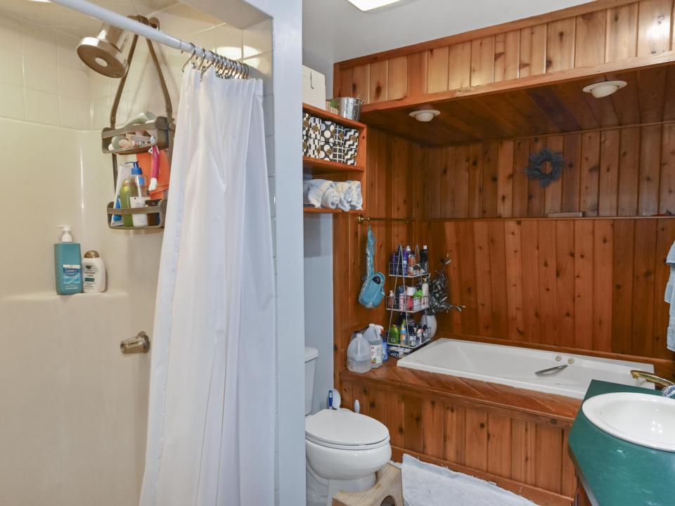 Apt 7 Bathroom copy_