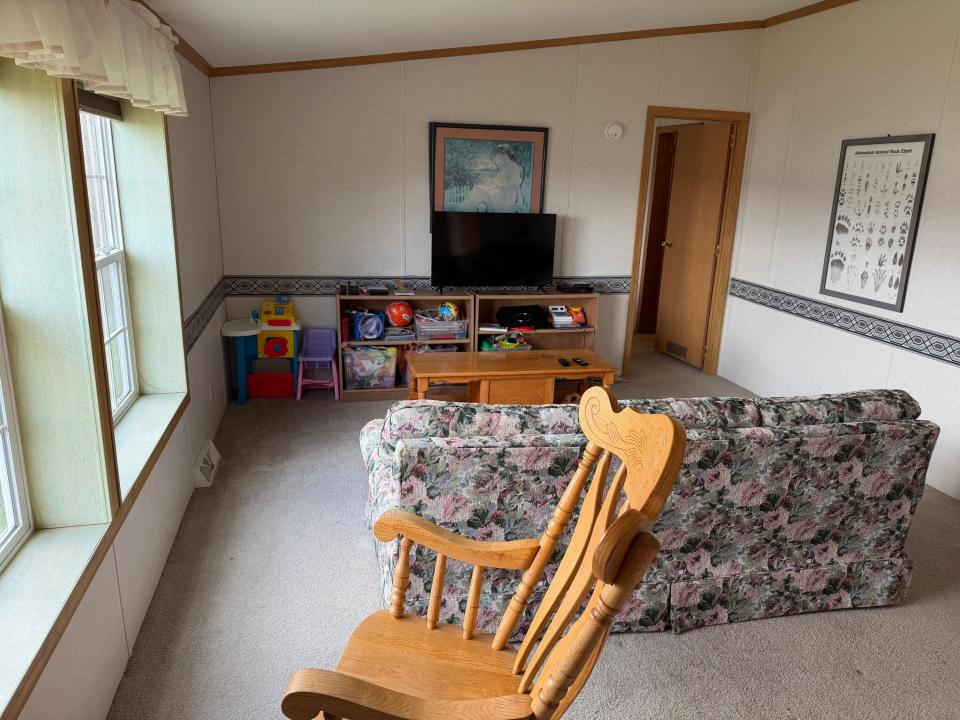2897 Rt 374 Livingroom