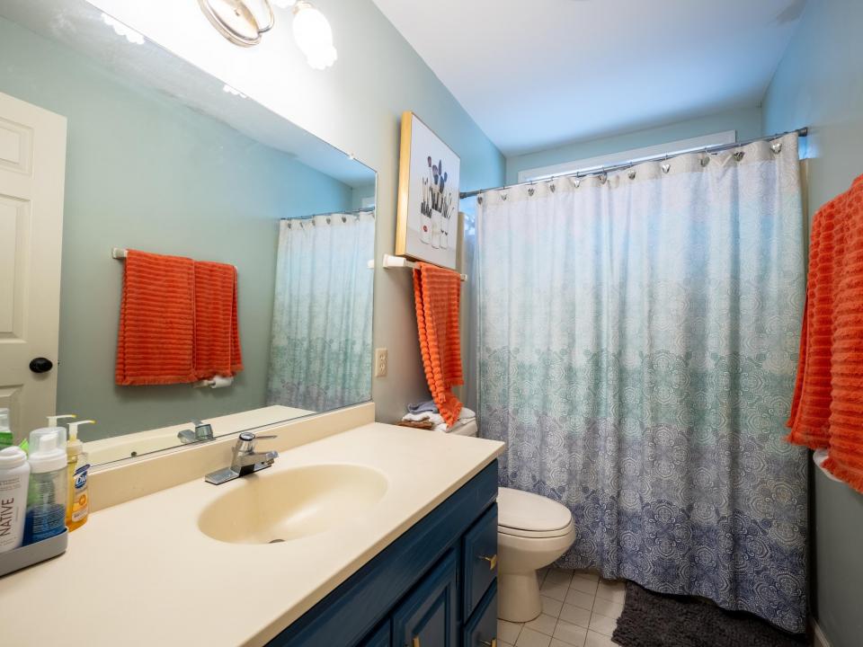 Full Bathroom 3