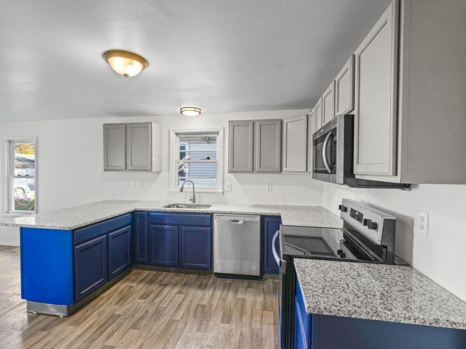 photos_web_resolution_124_Cottage_St_Rav