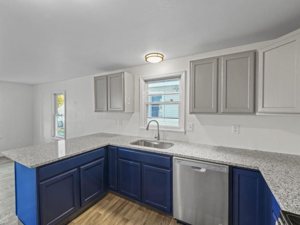 photos_web_resolution_124_Cottage_St_Rav