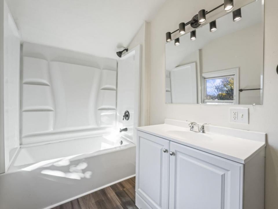 photos_web_resolution_124_Cottage_St_Rav