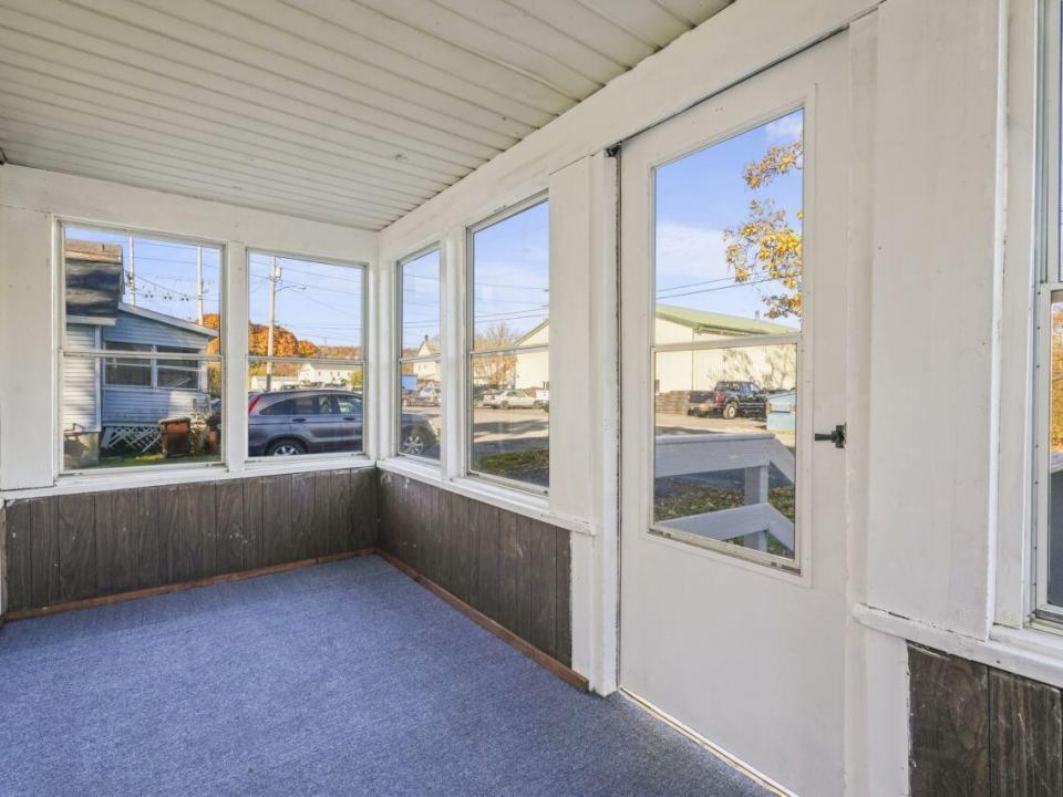 photos_web_resolution_124_Cottage_St_Rav