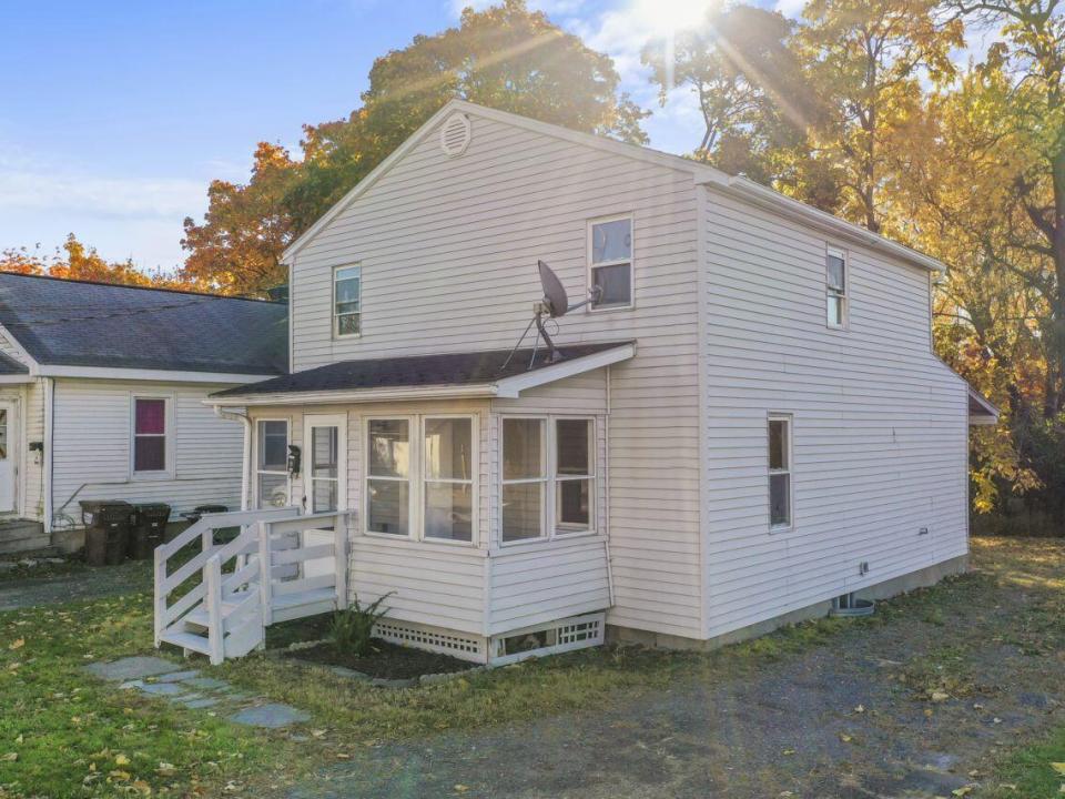 photos_web_resolution_124_Cottage_St_Rav